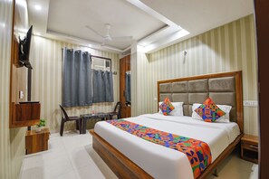 Premium Room | Egyptian cotton sheets, premium bedding, in-room safe, desk