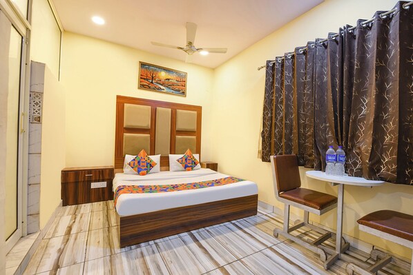 Egyptian cotton sheets, premium bedding, in-room safe, free WiFi