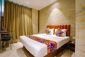 Egyptian cotton sheets, premium bedding, in-room safe, free WiFi