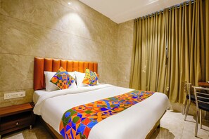 Egyptian cotton sheets, premium bedding, in-room safe, free WiFi - Fabhotel Sarah Inn (Mumbai)