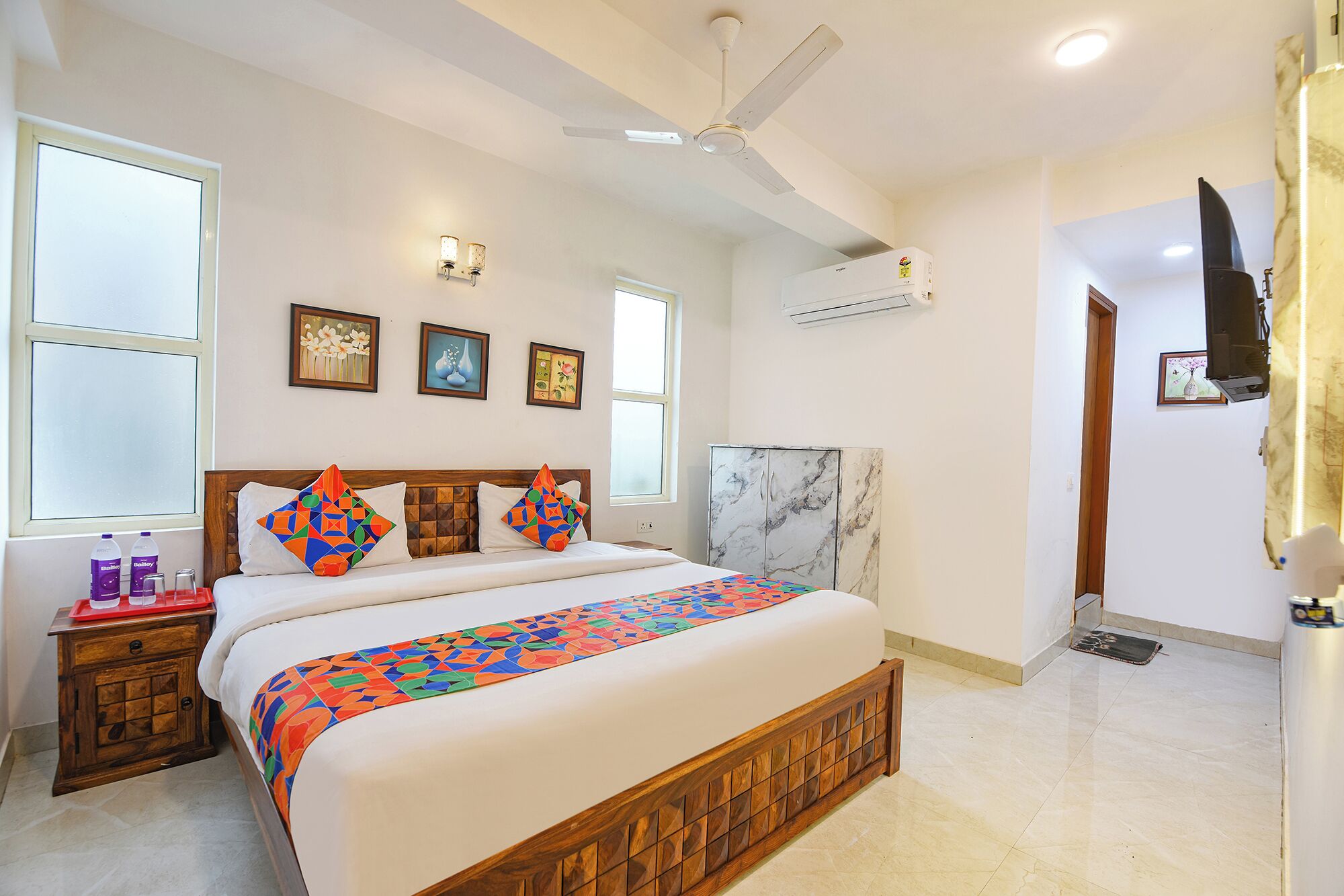 Egyptian cotton sheets, premium bedding, in-room safe, free WiFi