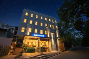Exterior - Fabhotel Blu Lagoon Inn (New Delhi)