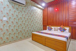 Egyptian cotton sheets, premium bedding, in-room safe, free WiFi