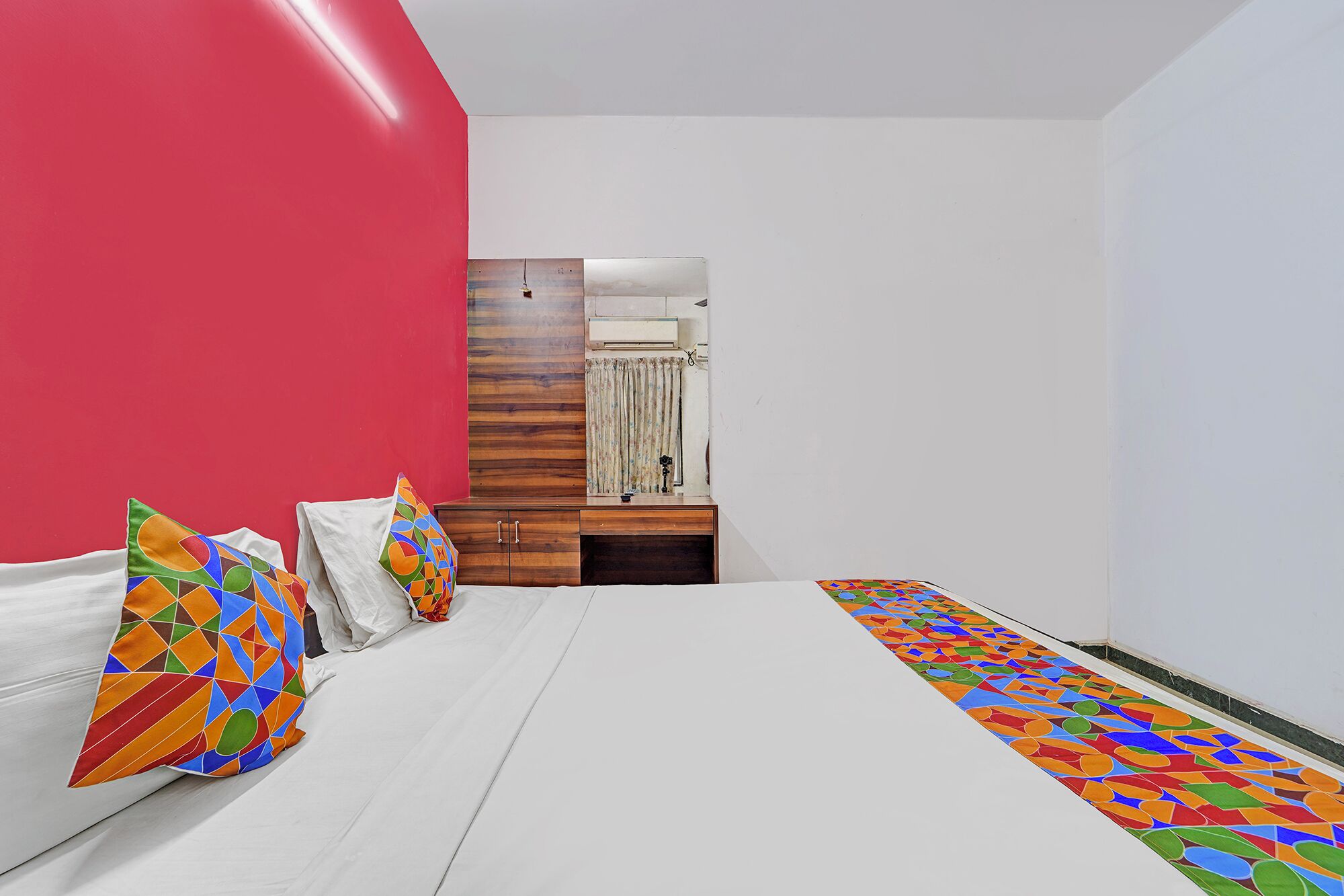 Egyptian cotton sheets, premium bedding, in-room safe, free WiFi