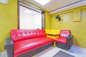 Coin salon dans le hall