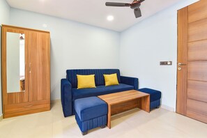 Egyptian cotton sheets, premium bedding, in-room safe, free WiFi - Fabhotel Pink Palace Raja Park (Jaipur)