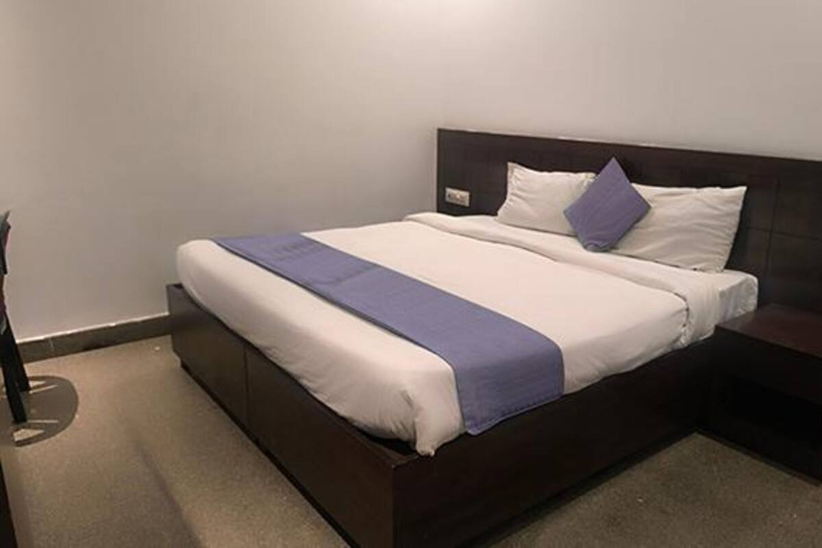 Egyptian cotton sheets, premium bedding, in-room safe, free WiFi