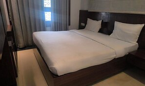 Egyptian cotton sheets, premium bedding, in-room safe, free WiFi - Fabhotel Azure I (Varanasi)