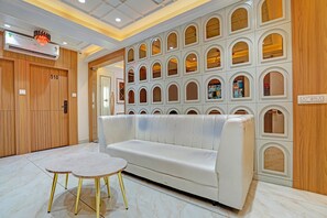 Coin salon dans le hall