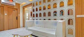 Fabhotel Raj Palace I