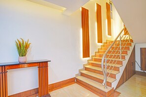 Lobby - Fabhotel Brigade Suites (Bengaluru)