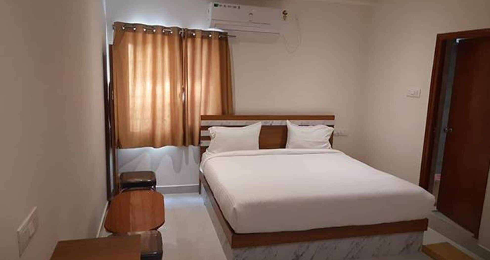 Deluxe Room | Egyptian cotton sheets, premium bedding, in-room safe, free WiFi