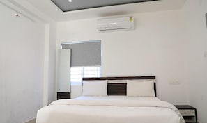 Egyptian cotton sheets, premium bedding, in-room safe, free WiFi