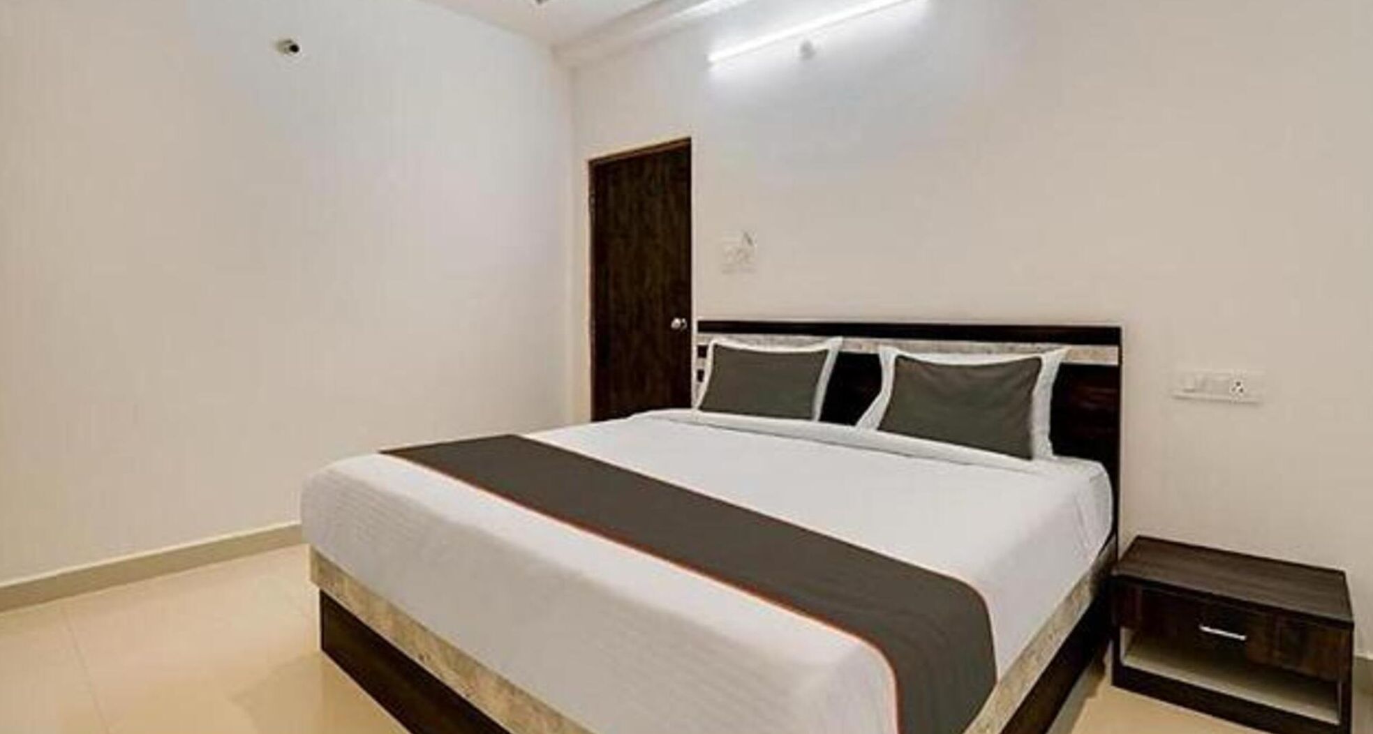Egyptian cotton sheets, premium bedding, in-room safe, free WiFi