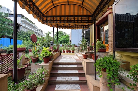 Pintu masuk properti