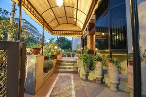 Property entrance - Fabhotel Siris 18 (Gurugram)