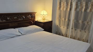 Bügeleisen/Bügelbrett, WLAN, Bettwäsche