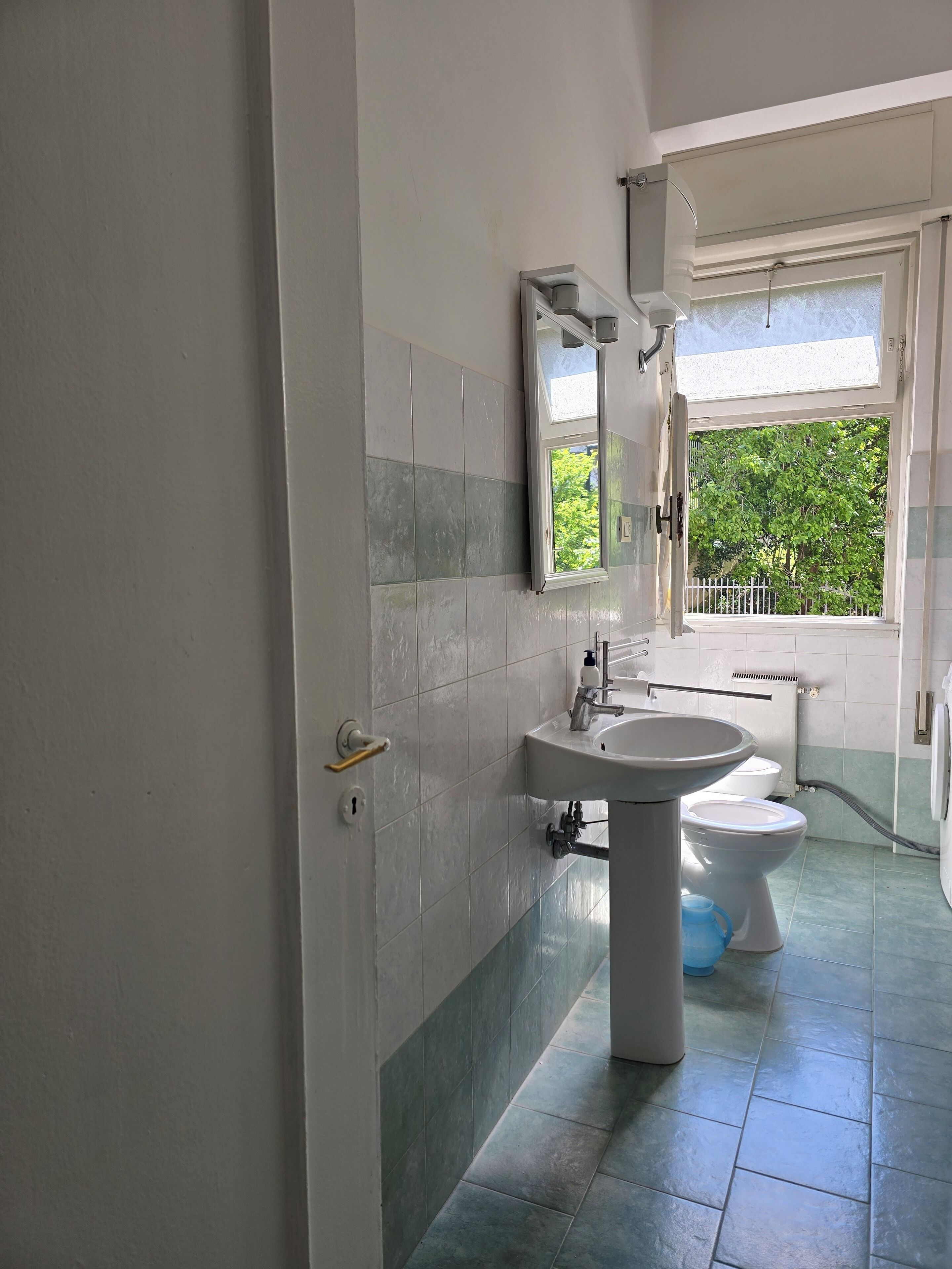 Dusche, Haartrockner, Bidet, Handtücher