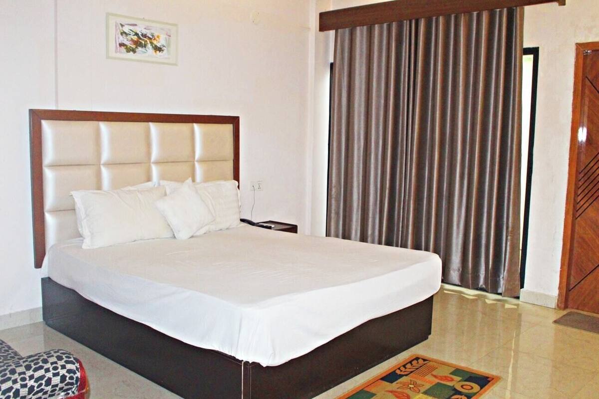 Kamar Double Deluks, balkon, pemandangan kebun | Brankas, meja kerja, ruang kerja ramah laptop, dan kedap suara