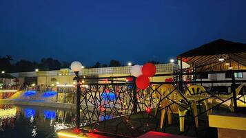 Pantuflas, toallas, jabón, shampoo