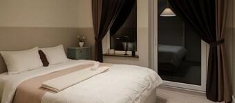 Sunny room on top floor -pet friendly