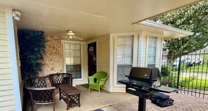 Cozy Garden Stay in Pasadena Near Shops, Dining & Attractions