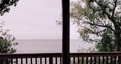 Secluded Lake House Retreat