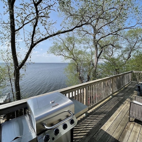  Lakefront Cottage on Lake Winnebago