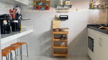 Micro-ondes, four, plaque de cuisson