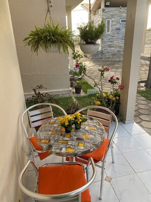 Outdoor dining - House in Praia Bela PB. Very cozy with beautiful sea view. Petfriends (Pitimbu)