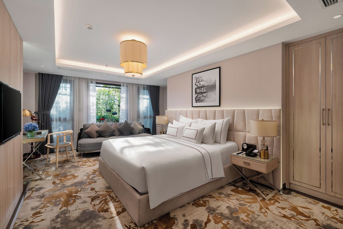 Premium bedding, down duvets, memory-foam beds, minibar