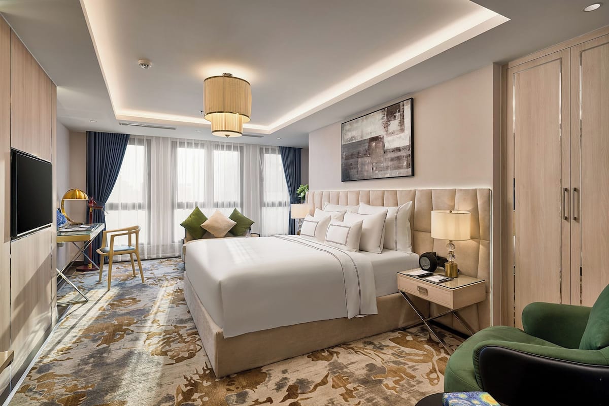 Suite City View | Frette Italian sheets, premium bedding, down comforters