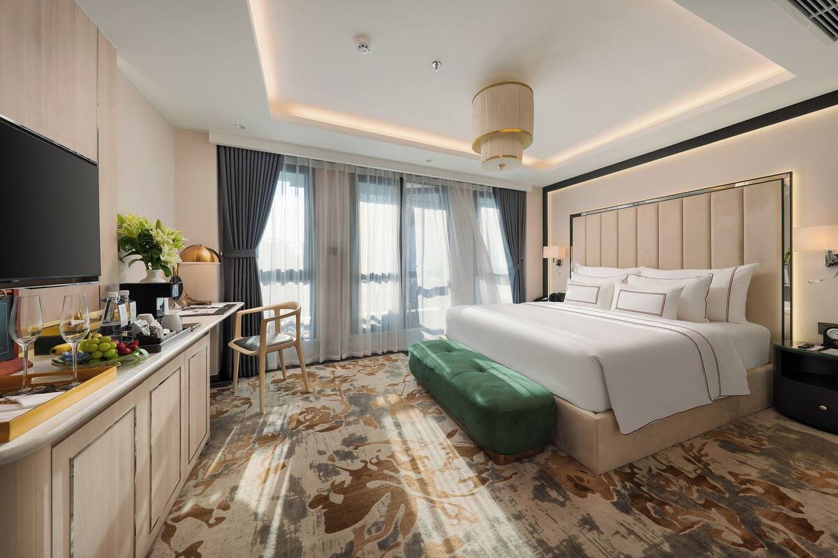 Suite with Balcony | Frette Italian sheets, premium bedding, down comforters