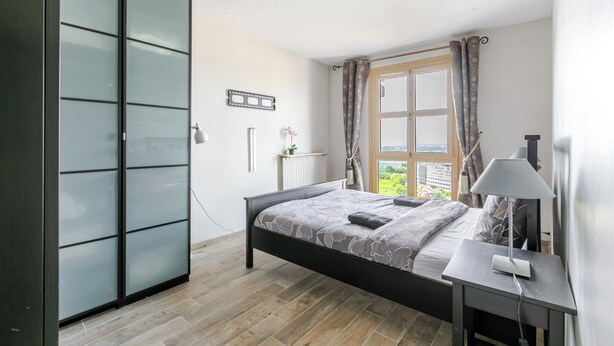 2 bedrooms, desk, travel crib, WiFi (free)
