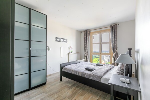 2 bedrooms, desk, travel crib, free WiFi