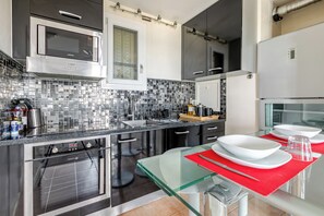 Fridge, microwave, oven, stovetop