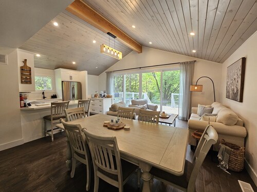 Muskoka River Retreat - Where Nature Meets Elevated Comfort