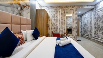 Laptop workspace, free WiFi, bed sheets