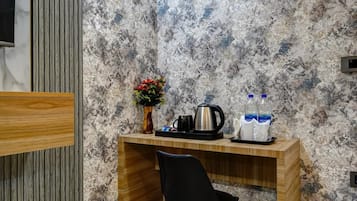 Deluxe-Doppelzimmer | Essbereich im Zimmer