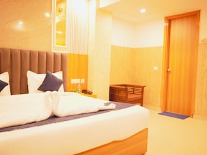 Laptop workspace, free WiFi, bed sheets