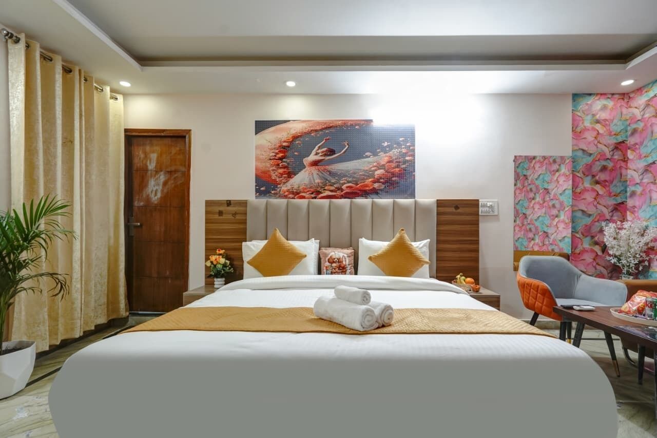 Laptop workspace, free WiFi, bed sheets