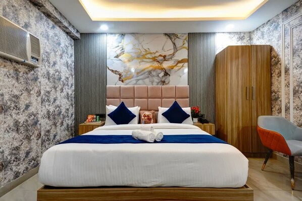 Deluxe Double Room | Laptop workspace, free WiFi, bed sheets