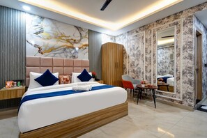 Luksus-dobbeltrom | Skrivebord for bærbar PC, wi-fi (inkludert) og sengetøy