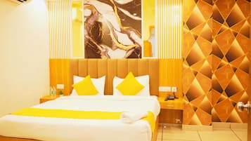 Luxury Double Room | Laptop workspace, free WiFi, bed sheets