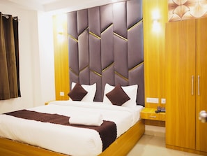 Laptop workspace, free WiFi, bed sheets