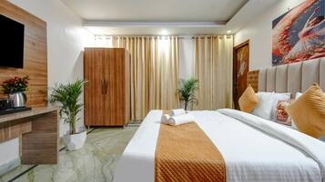 Luxe tweepersoonskamer | Een laptopwerkplek, gratis wifi, beddengoed