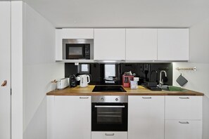 Frigorifero, microonde, forno, lavastoviglie