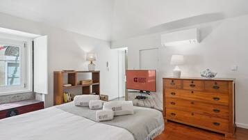 1 bedroom, iron/ironing board, internet, bed sheets