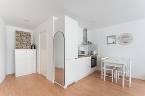 Fridge, microwave, oven, coffee/tea maker
