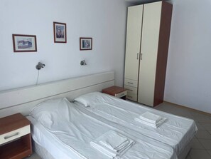 1 bedroom, iron/ironing board, WiFi